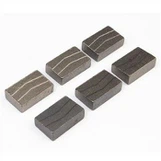 Diamantový segment pre štiepenie žuly